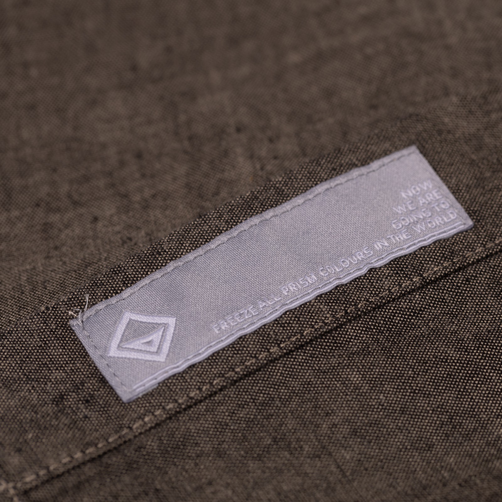 Image flâneurs FRIZMWORKS / 1920S Chambray Work Shirt Mud détail tag