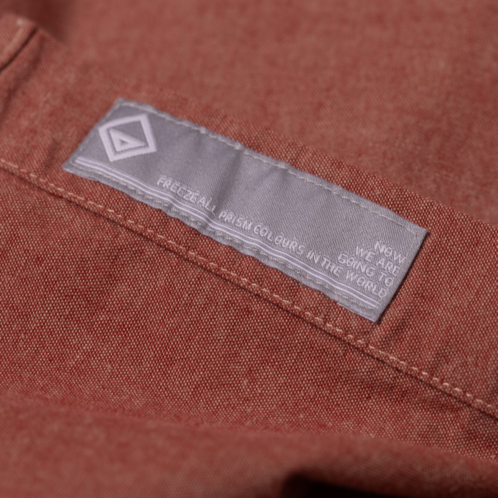 Image flâneurs FRIZMWORKS / 1920S Chambray Work Shirt Red détail tag