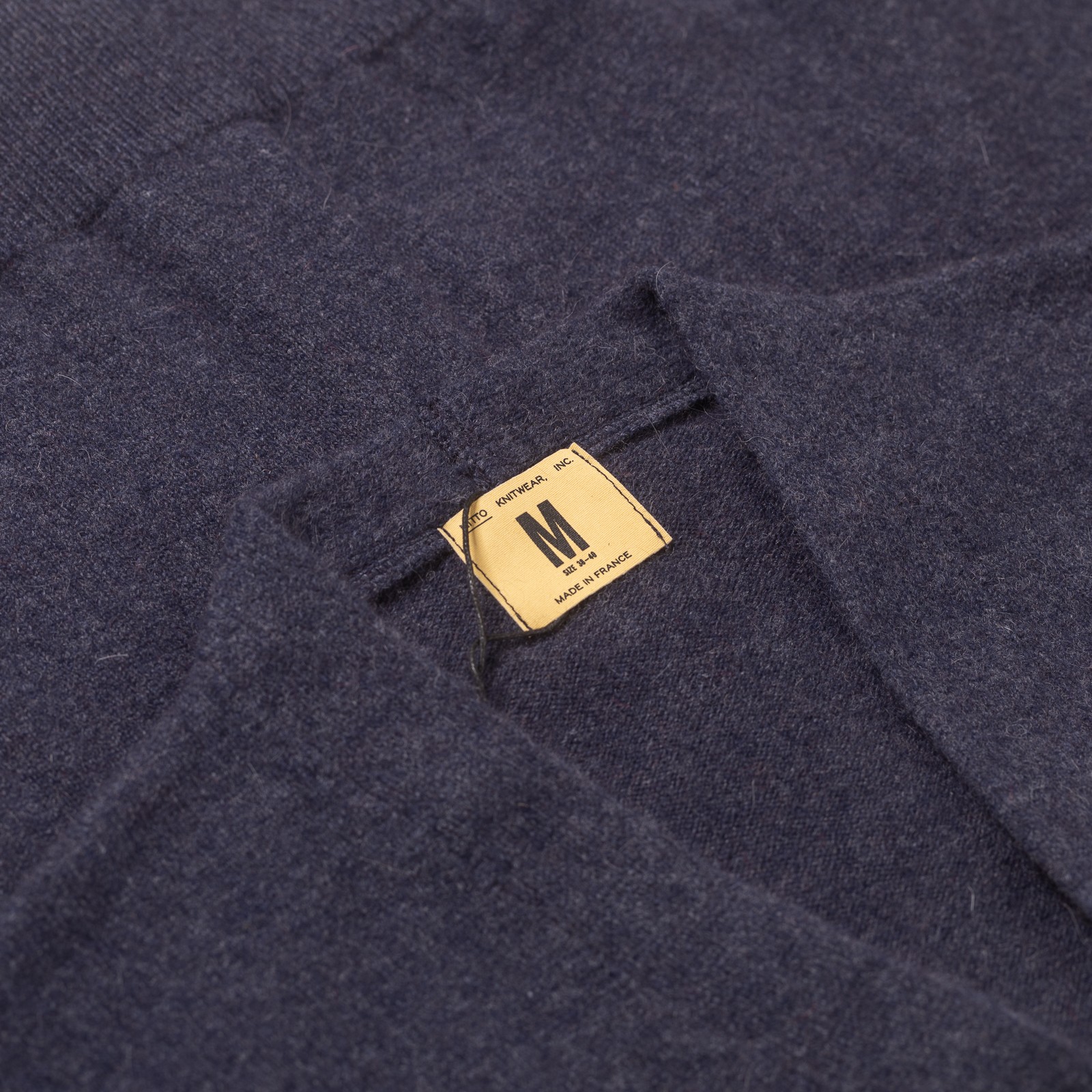 Image Flâneurs NITTO KNITWEAR / Cardigan Armen  Navy Mix détail col