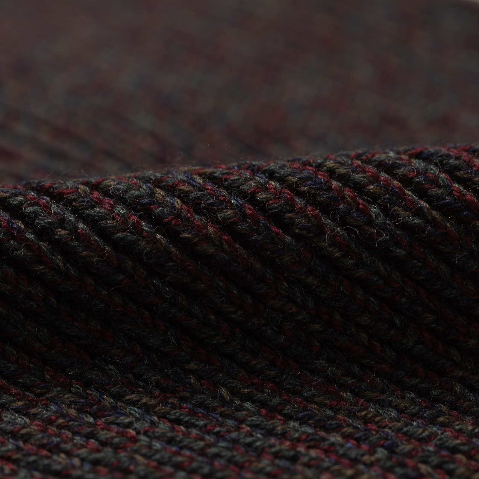 Image flâneurs NITTO KNITWEAR / Bonnet Ara Bordeaux/Kaki détail matière