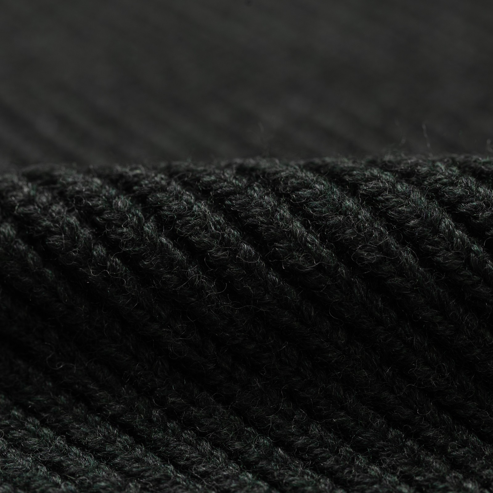 Image flâneurs NITTO KNITWEAR / Bonnet Ara Vert Forêt détail matière