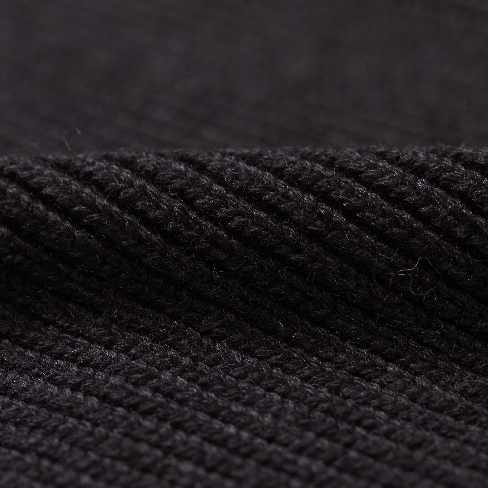 Image flâneurs NITTO KNITWEAR / Bonnet Ara Anthracite détail matière