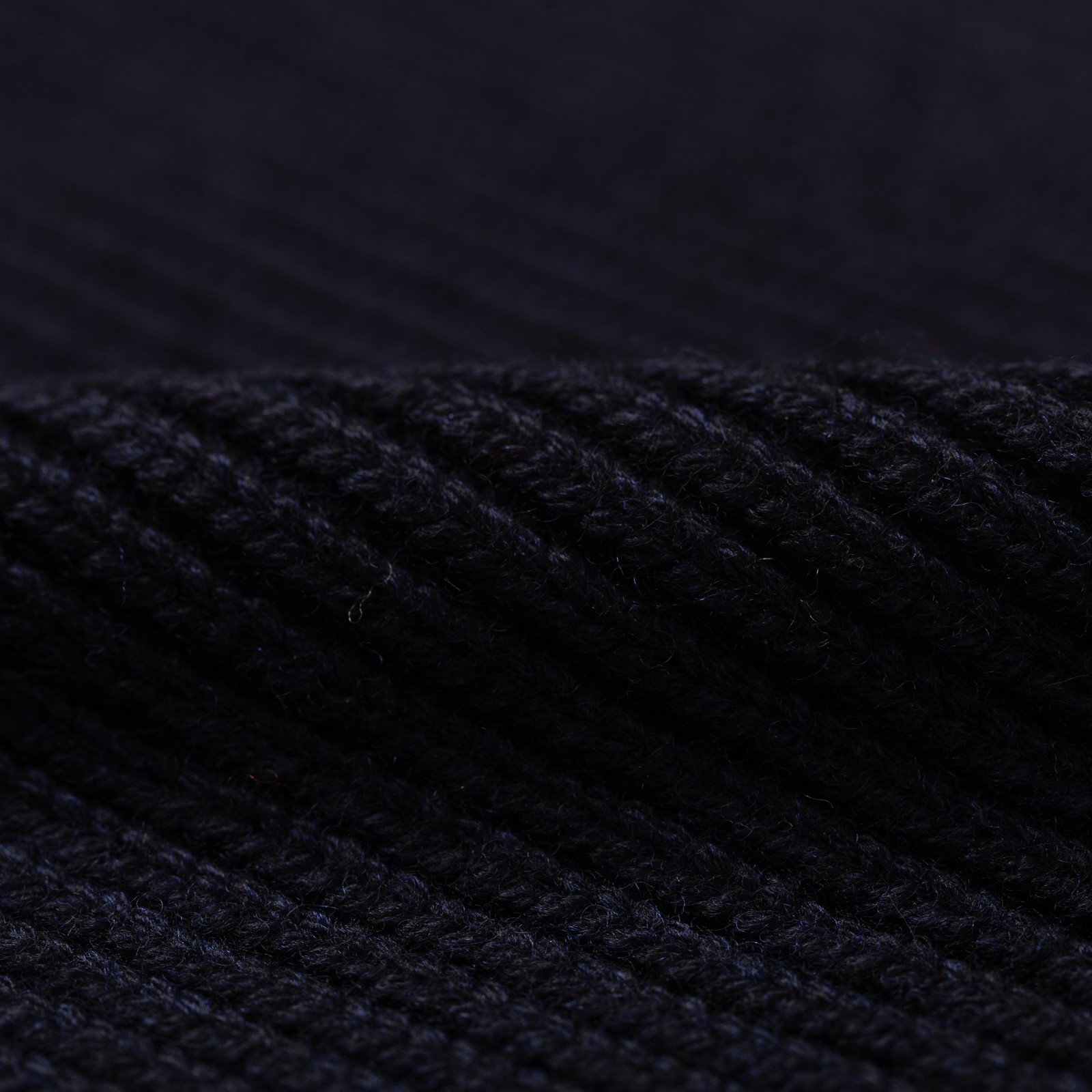 Image flâneurs NITTO KNITWEAR / Bonnet Ara Navy détail matière