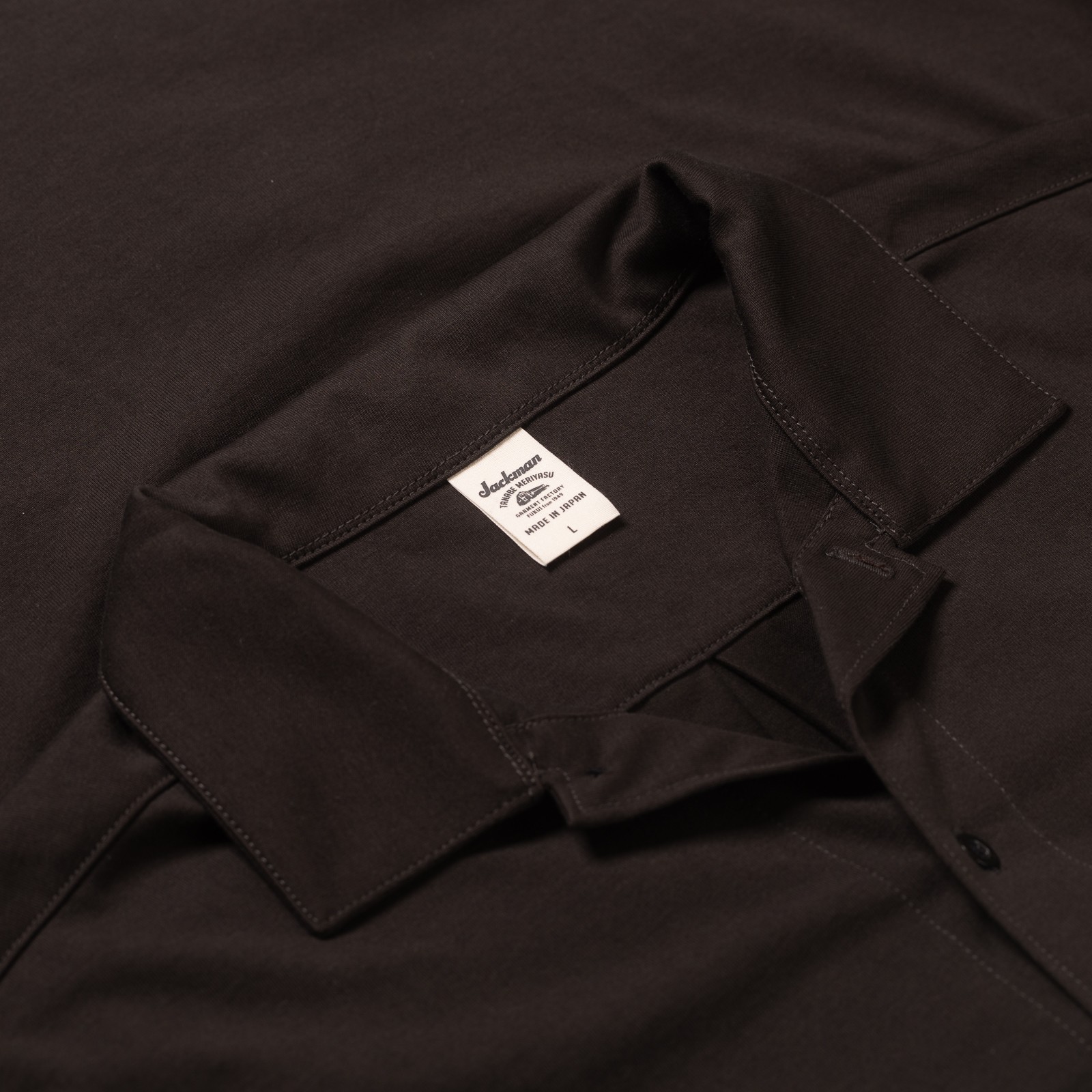 Image Flâneurs JACKMAN / Grace Lead-Off LS Shirt Ink Black détail col