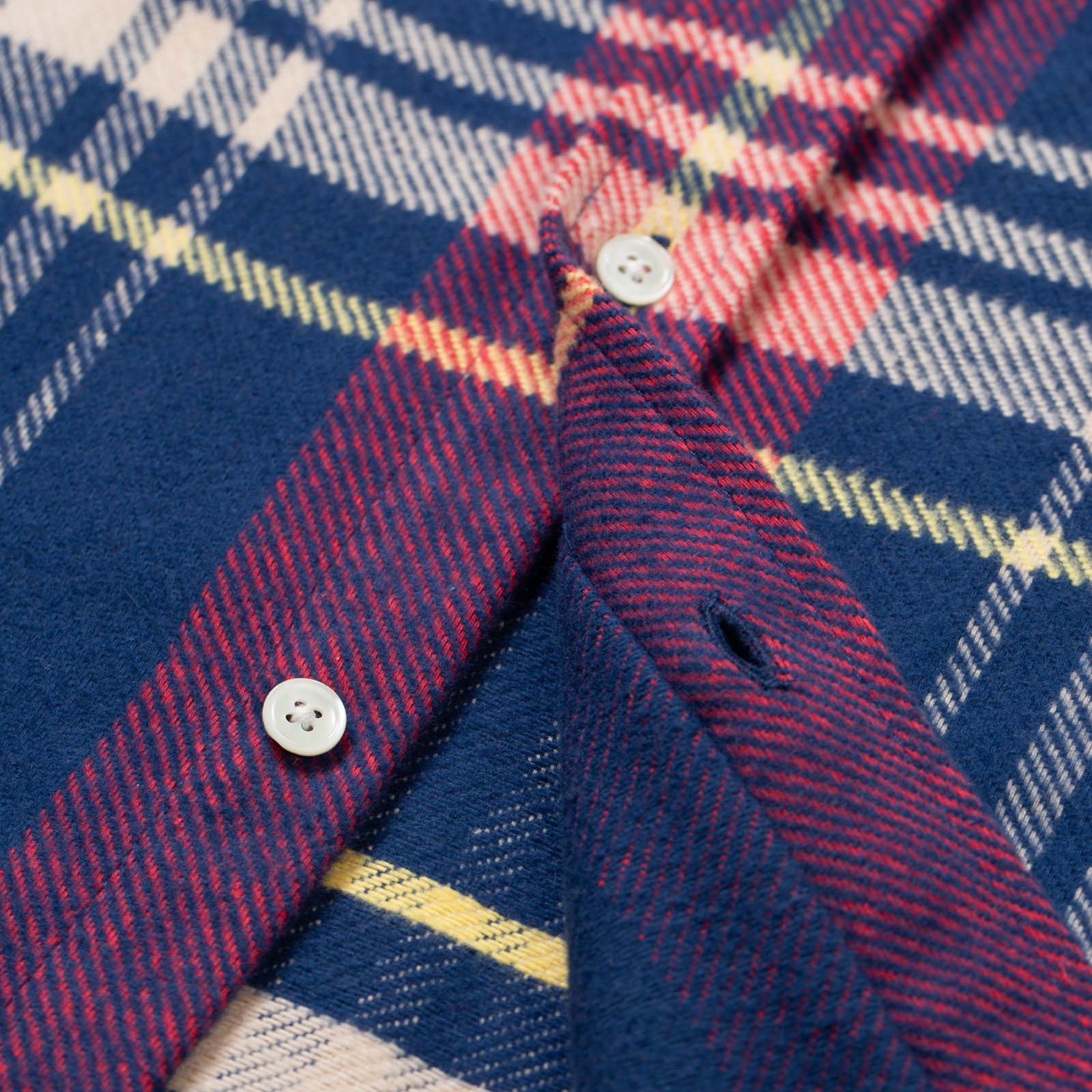 details flaneurs Portuguese Flannel Sage Shirt (2)