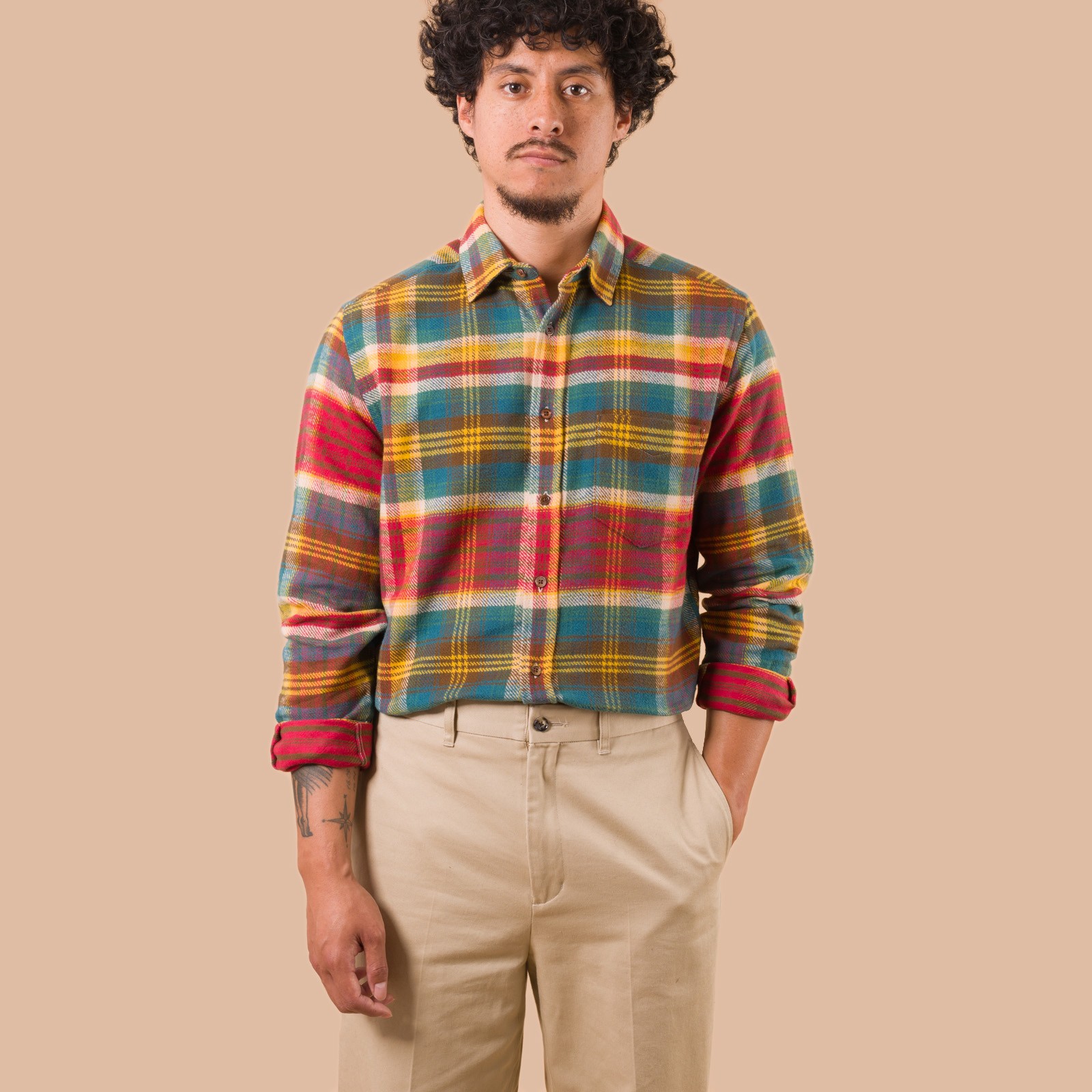 vignette flaneurs Portuguese Flannel Fasema Shirt worn front inside