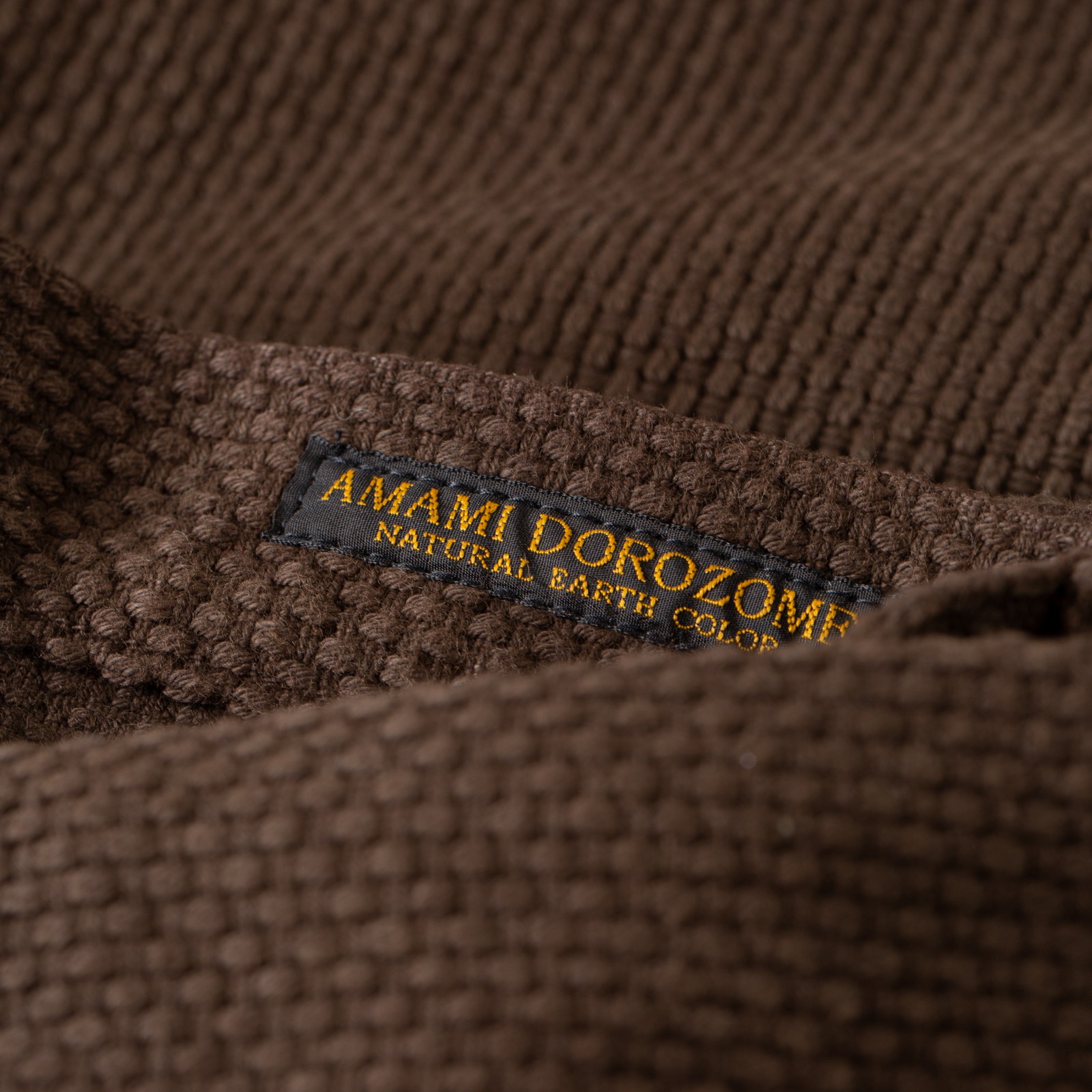 detail tag flaneurs STUDIO D'ARTISAN 1914 17oz Amami Oshima Mud-Dyed Sashiko Dark Brown
