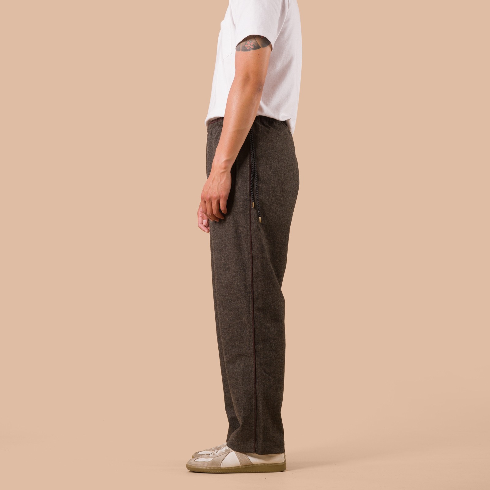 flaneurs Frizmworks Wool Easy Pants Forest Black worn side