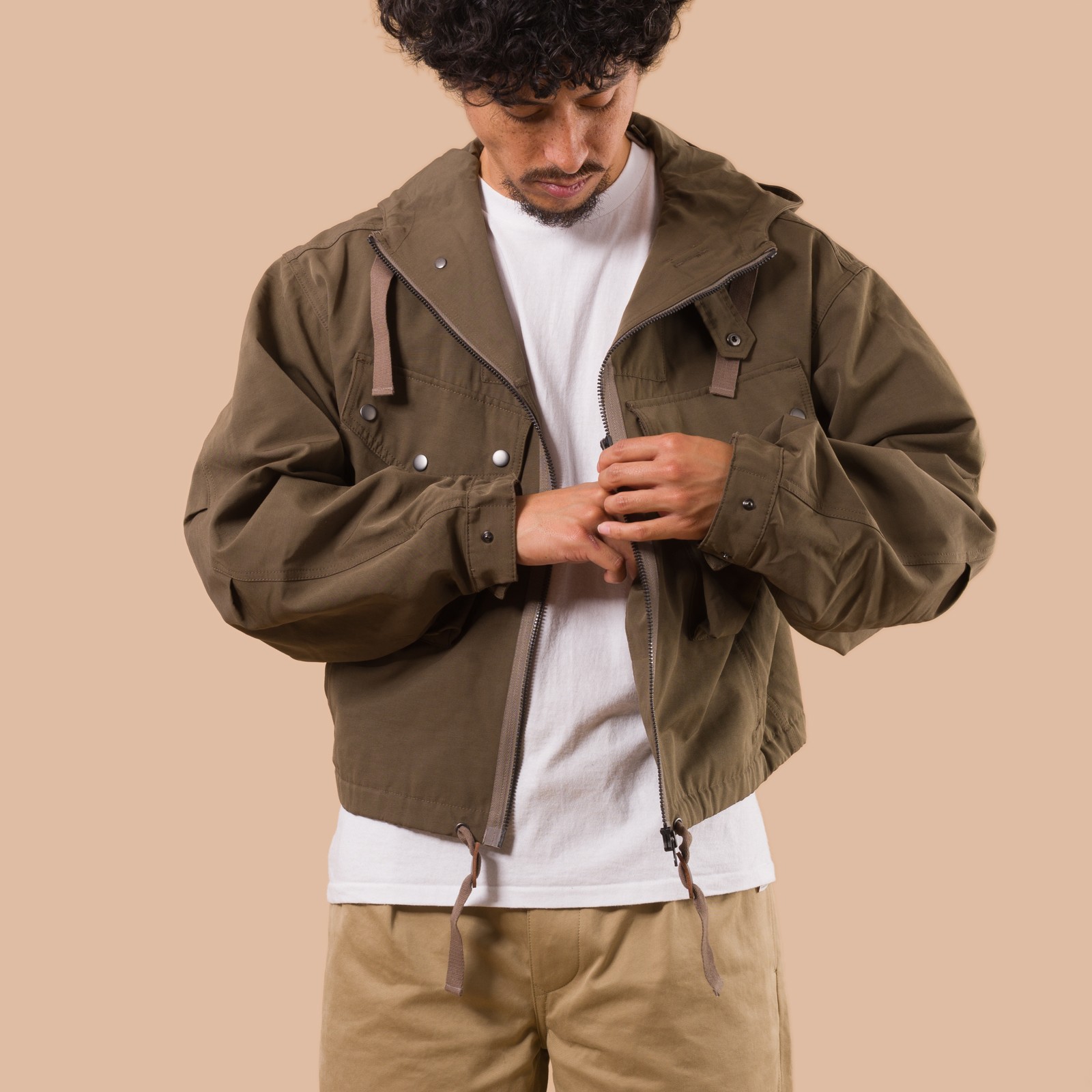 flaneurs Frizmworks Smock Hooded Parka Olive worn without lining