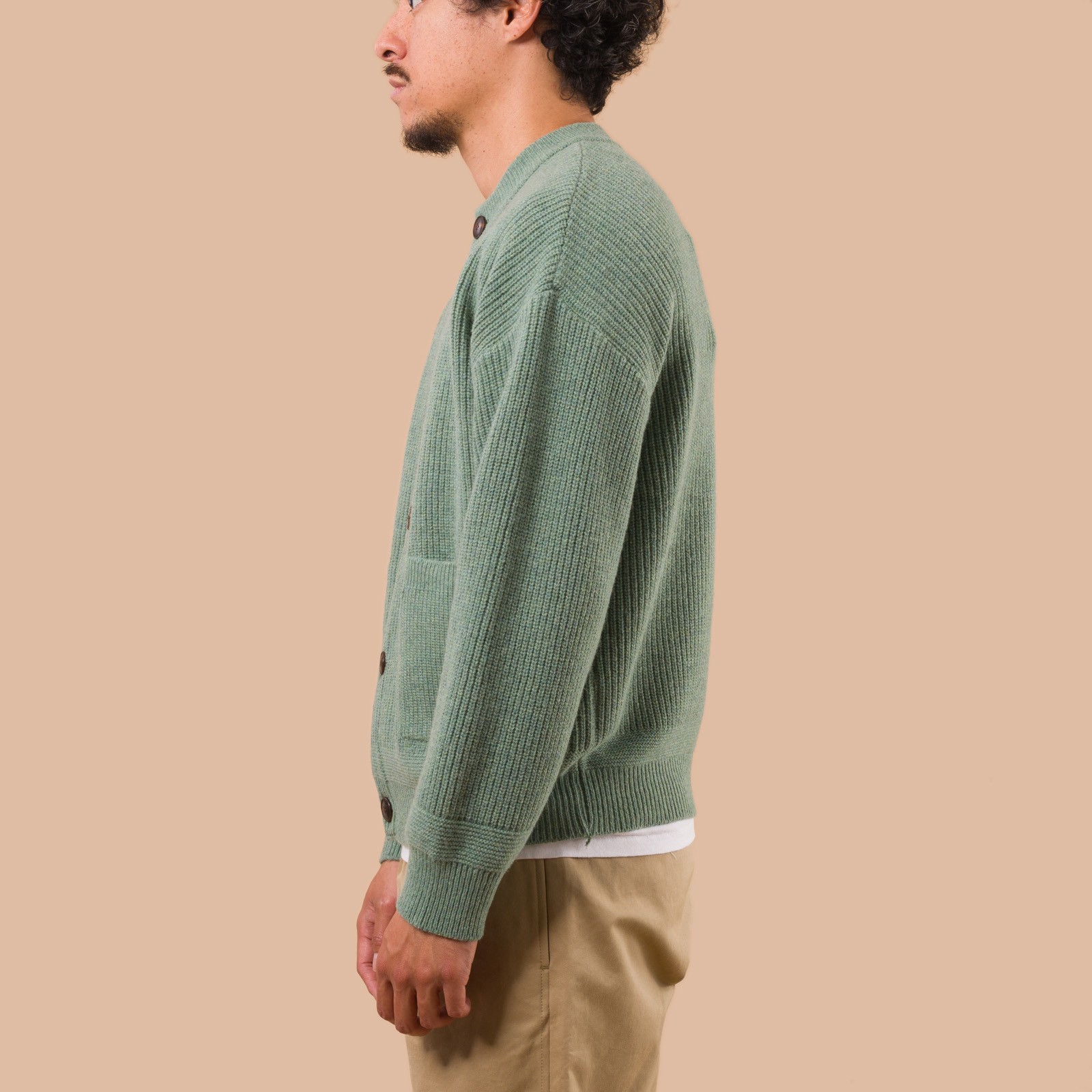 flaneurs Frizmworks Heavy Wool Round Cardigan Jade Green worn side