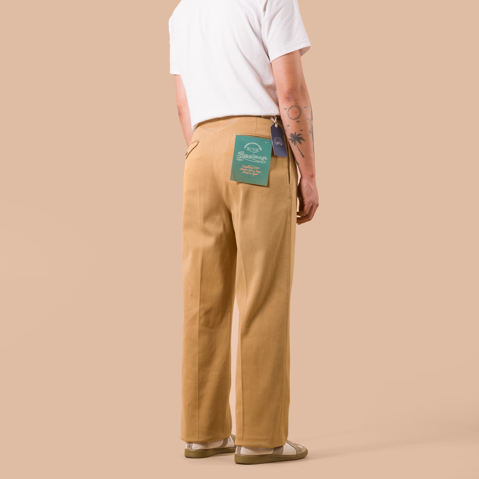flaneurs BARNSTORMER 1849 FOB Factory American Fit Dobby Chinos Khaki worn back