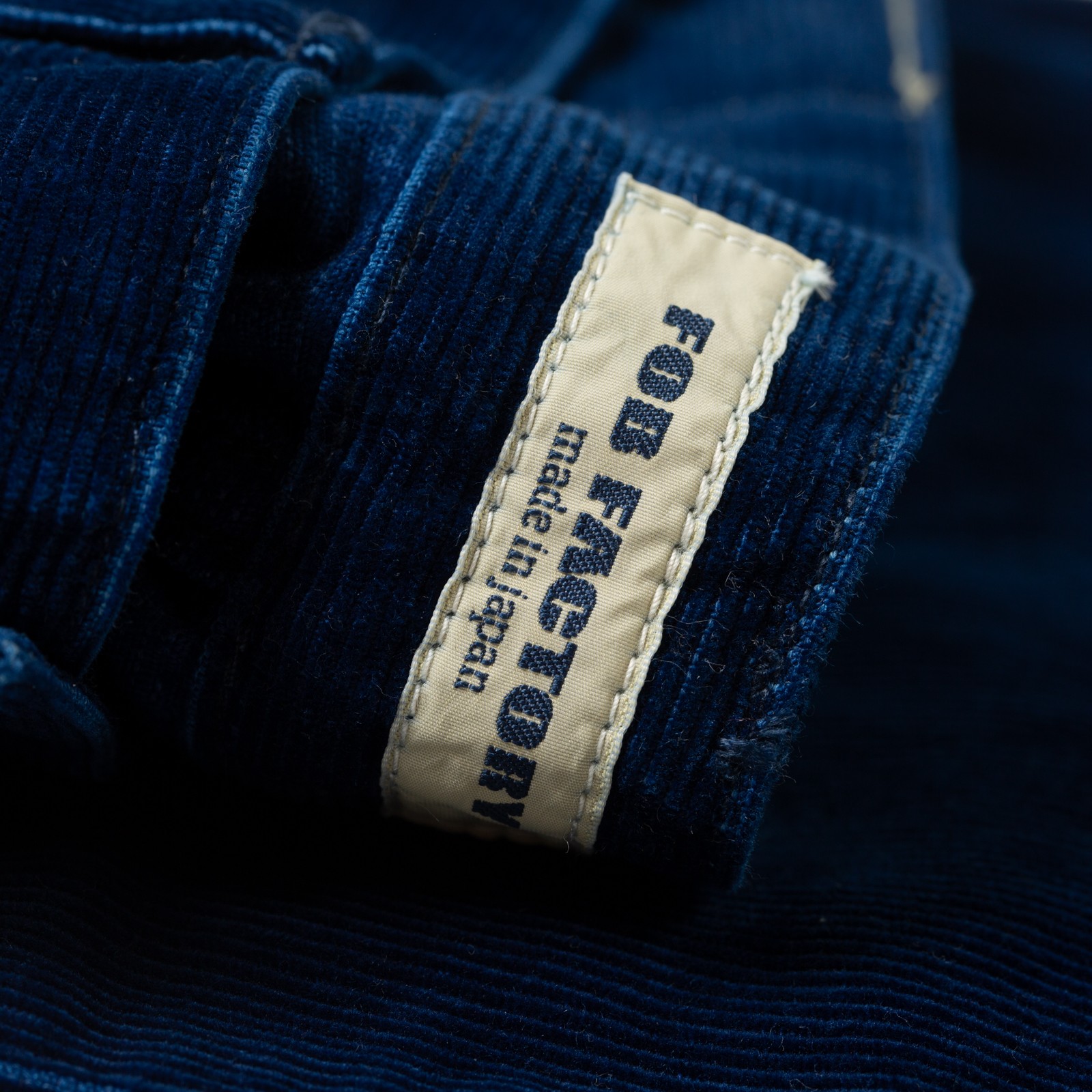 Flaneurs details FOB Factory F1154 Indigo Corduroy (5)