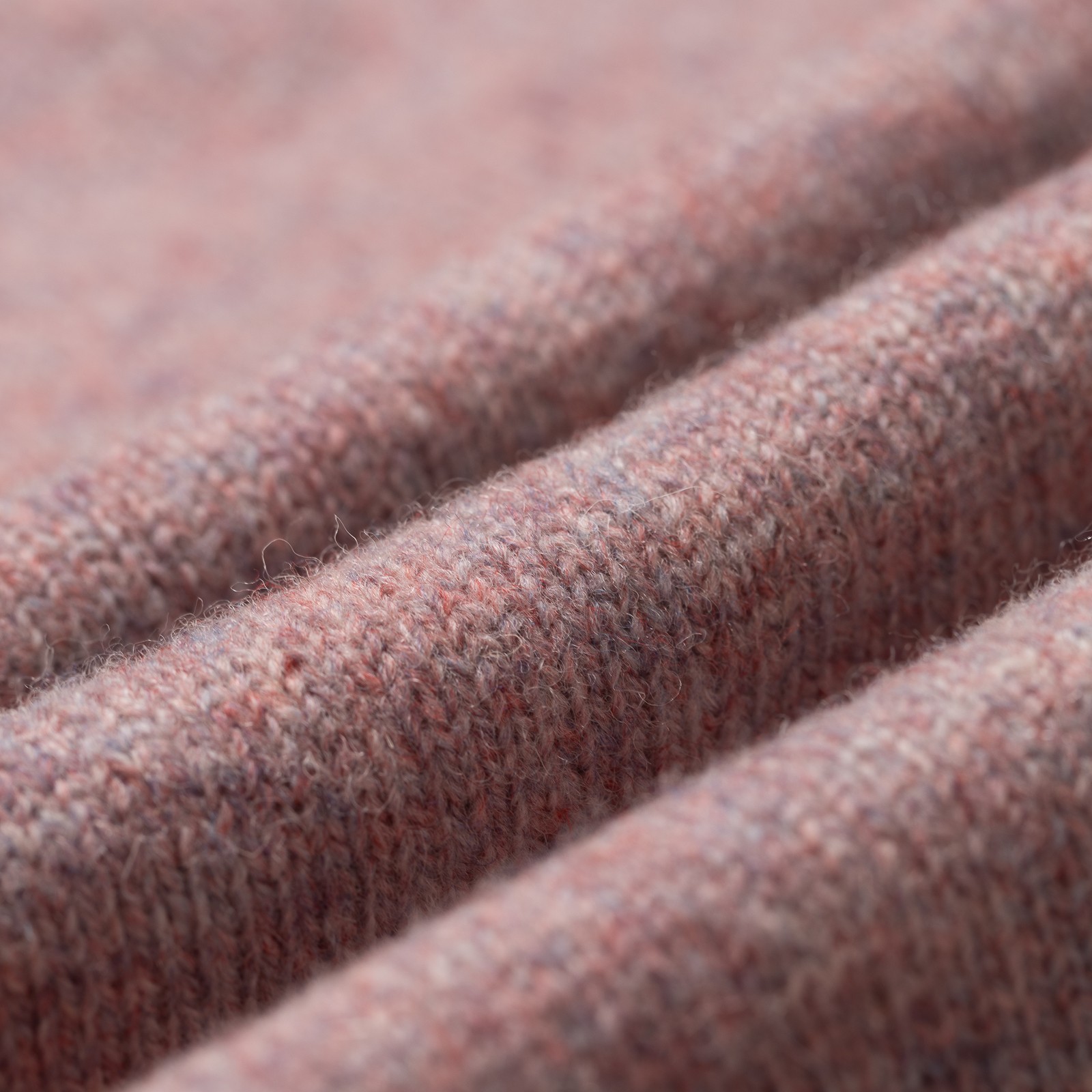 Image Flâneurs JAMIESON'S / Crewneck Saddle Shoulder Sweater Wild Violet détail matière
