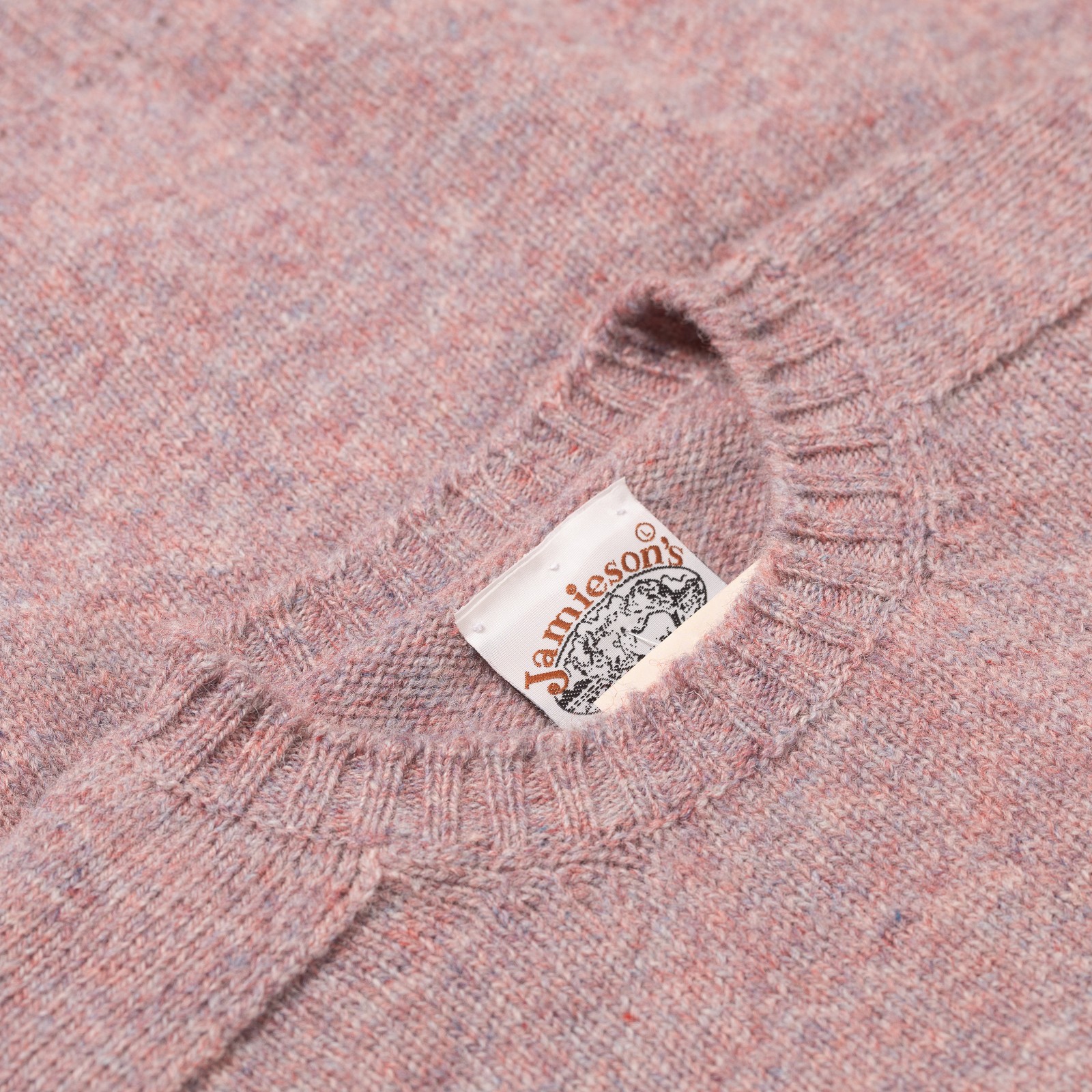 Image Flâneurs JAMIESON'S / Crewneck Saddle Shoulder Sweater Wild Violet détail col