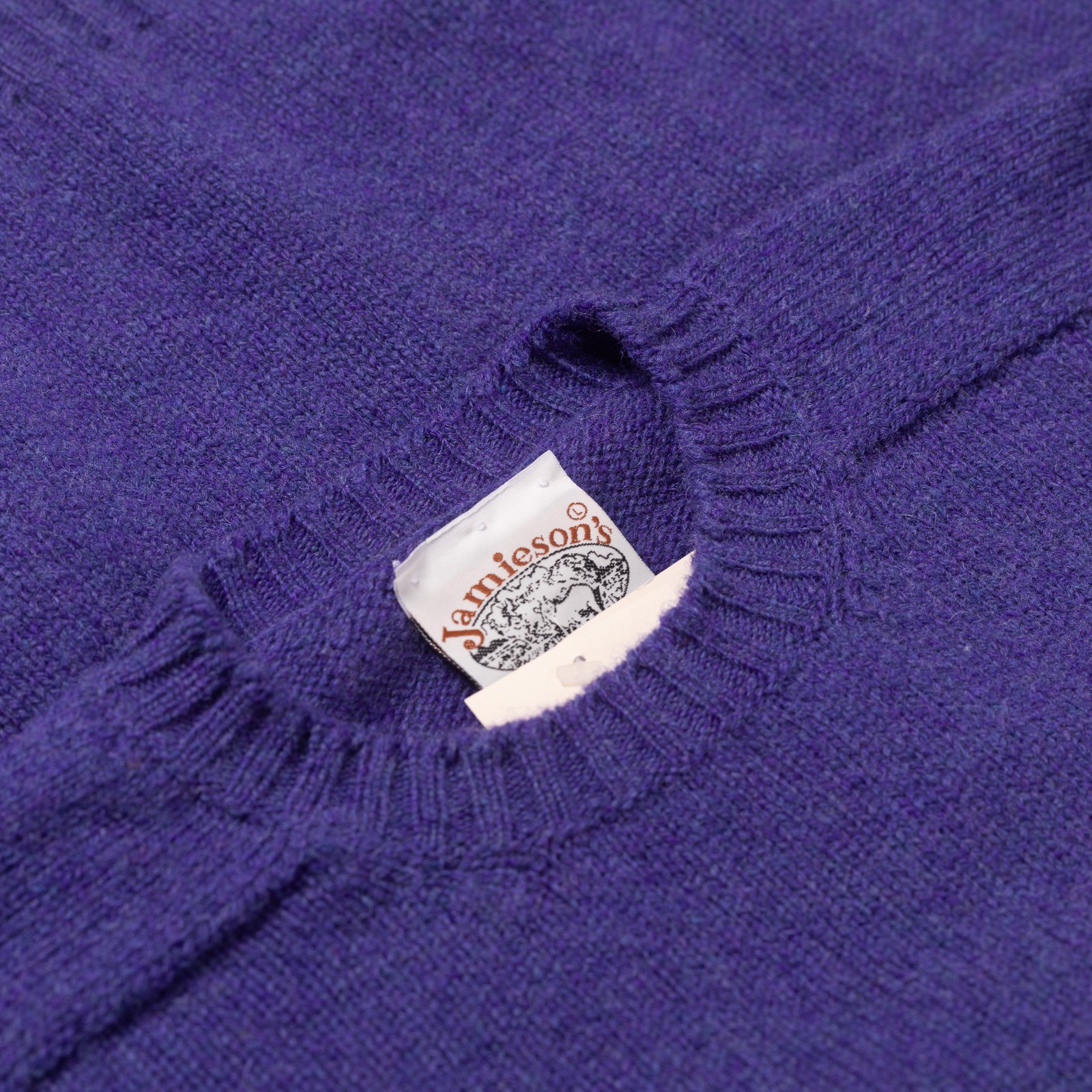 Image Flâneurs JAMIESON'S / Crewneck Saddle Shoulder Sweater Lupin détail col