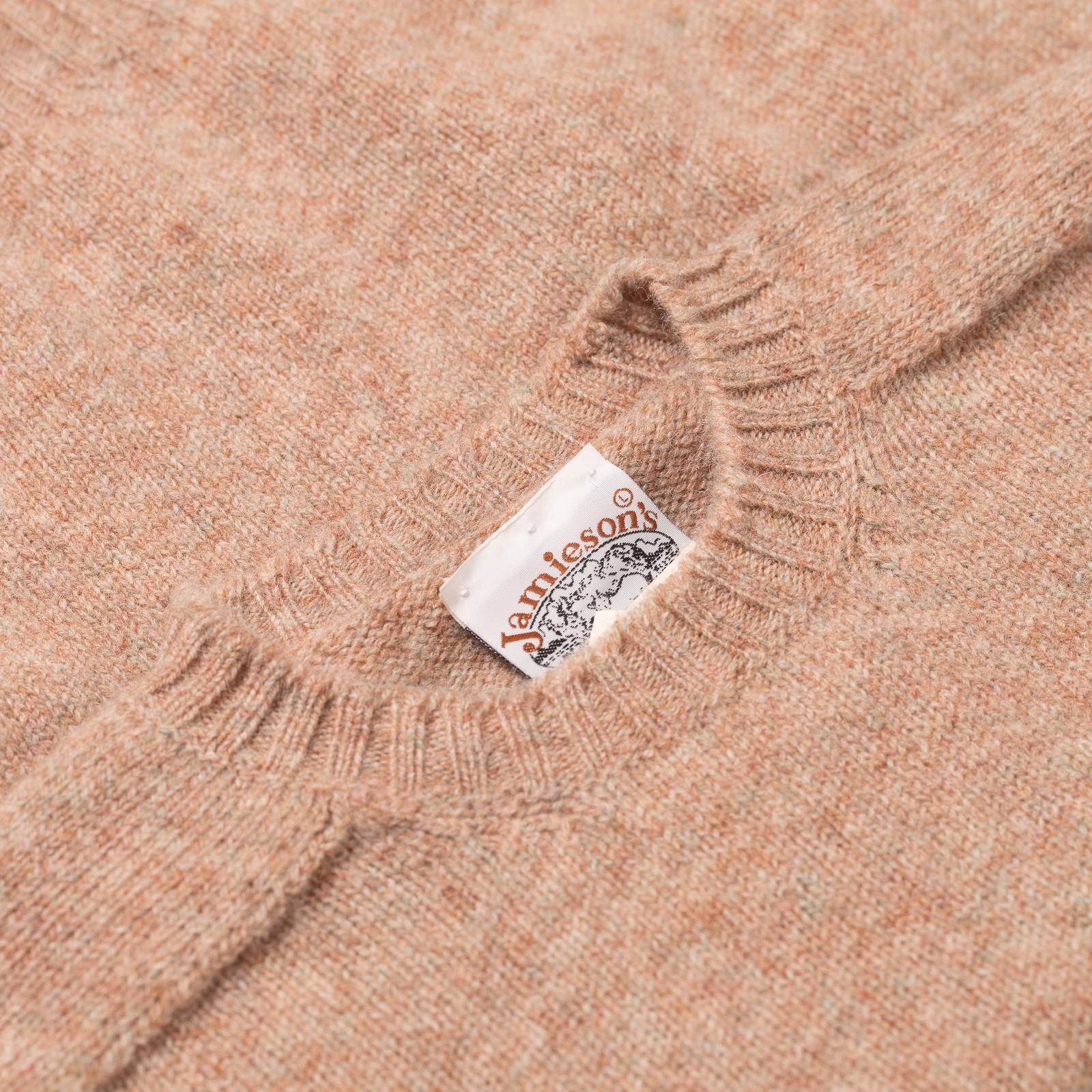 Image Flâneurs JAMIESON'S / Crewneck Saddle Shoulder Sweater Oyster détail col