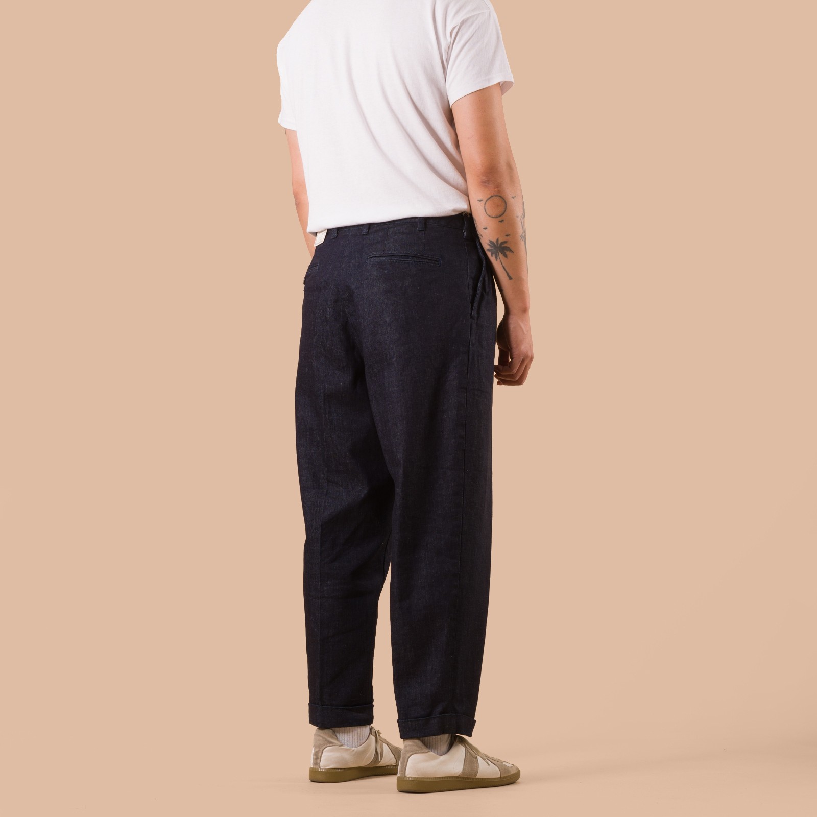 vignette flâneurs Beams plus 2 Pleats Tapered Denim Indigo worn back