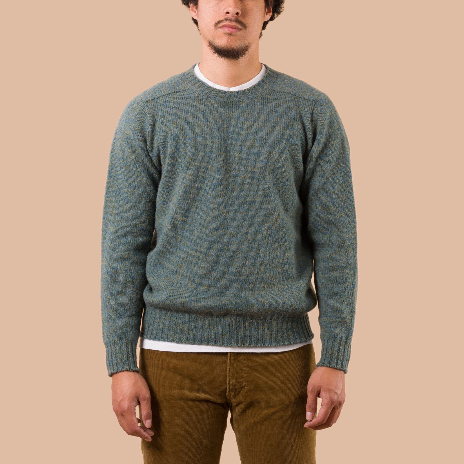 flaneurs JAMIESON'S Crewneck Saddle Shoulder Sweater Yell Sound Blue worn front