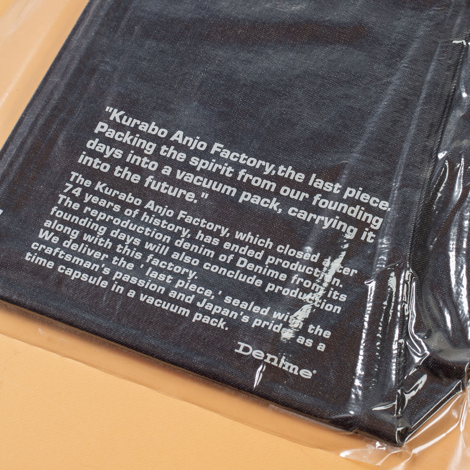 detail DENIME Lot 220-A Vacuum Packed Denim Indigo 1