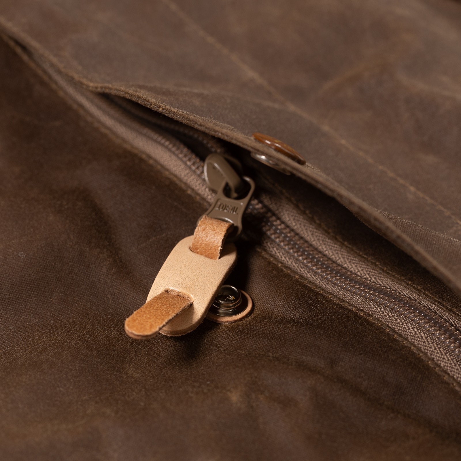 Image flâneurs MANIFATTURA CECCARELLI / Long Mountain Jacket Dark Tan détail 2