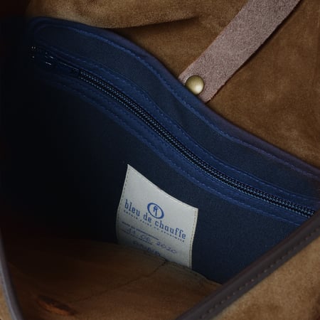 Fisherman's Musette in Tobacco color