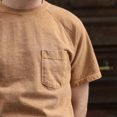 Short Sleeve Heavy Raglan Pocket Tee in Mocha Color