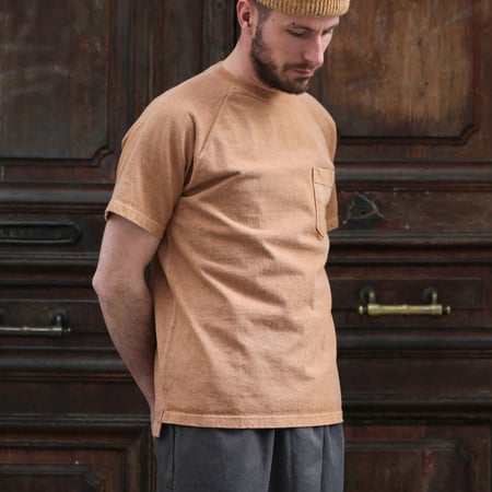Short Sleeve Heavy Raglan Pocket Tee in Mocha Color