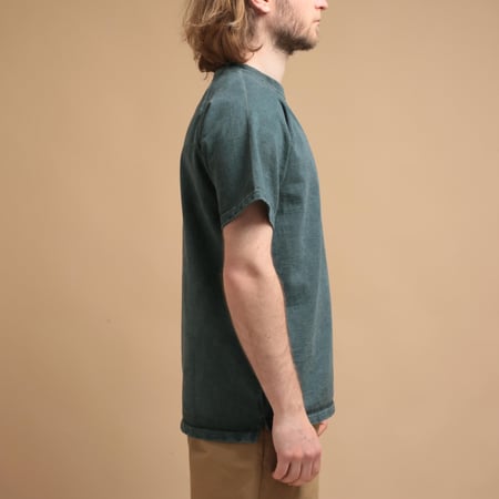 image porté de profil GOOD ON teeshirt manches courtes épais Heavy Raglan Pocket Tee P-slate