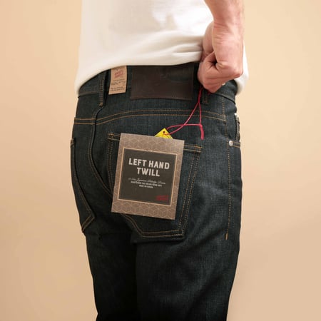 photo flâneurs NAKED & FAMOUS SuperGuy Left Hand Twill Selvedge porté derrière