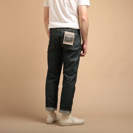 flâneurs NAKED & FAMOUS WeirdGuy Left Hand Twill Selvedge porté de dos