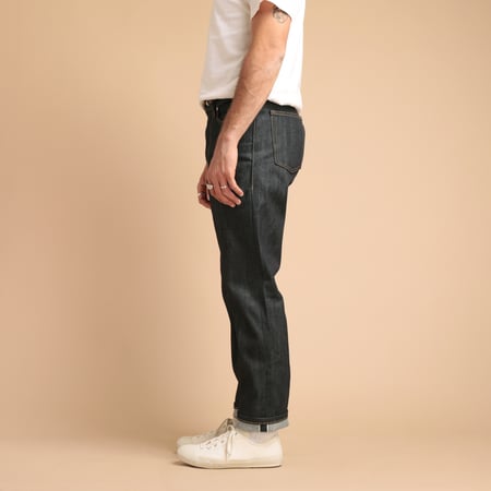 image flâneurs NAKED & FAMOUS TrueGuy Left Hand Twill Selvedge porté de côté