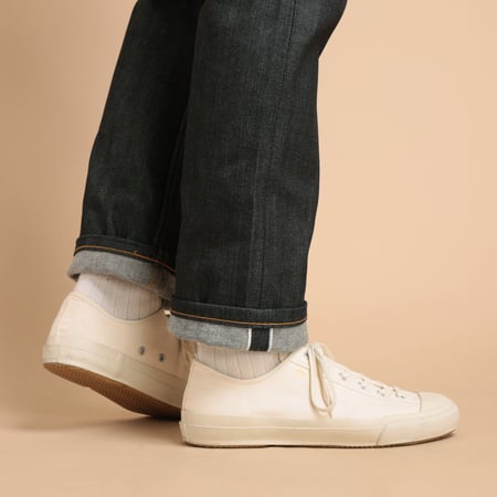image flâneurs NAKED & FAMOUS TrueGuy Left Hand Twill Selvedge porté leg opening