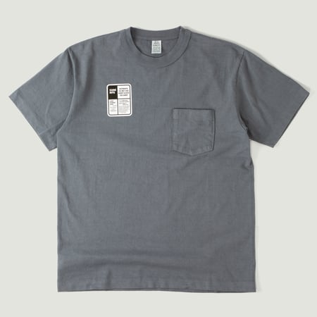 "SURE MFG" 7,5oz Pocket S/S Tee Charcoal Art