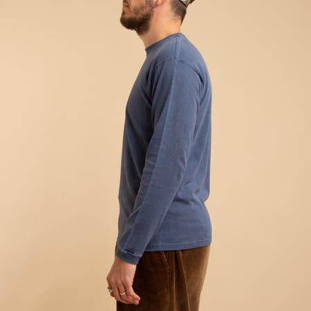 GOOD ON flâneurs long sleeve LS Crew Tee P-Navy worn sideways