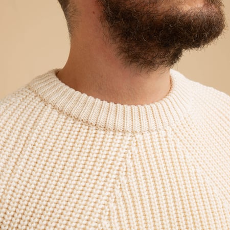 flâneurs - round neck sweater - BATONER - Signature - Crew Neck - Ivory, collar detail
