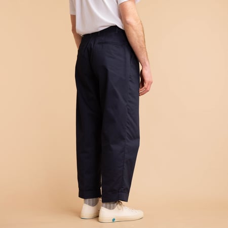image flâneurs porté de dos Beams 2 Pleats Twill Trousers navy