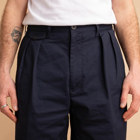 image flâneurs porté front  Beams 2 Pleats Twill Trousers navy
