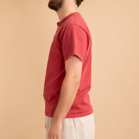 Short Sleeve Henley Tee in Faded Red