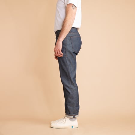 flâneurs NAKED & FAMOUS WeirdGuy Natural Indigo Selvedge porté de côté