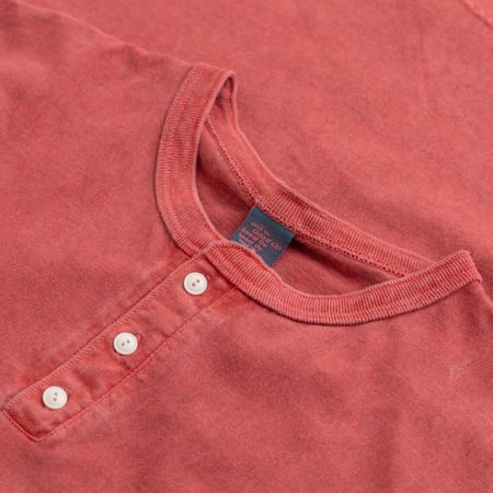 Short Sleeve Henley Tee in Faded Red