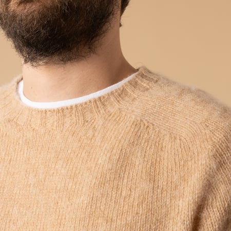 Harley of Scotland x Flâneurs Shaggy Crew Neck Sweater in Malt