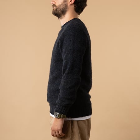 image flâneurs pull HARLEY OF SCOTLAND X FLÂNEURS Shaggy Crew Neck Ocean de profil