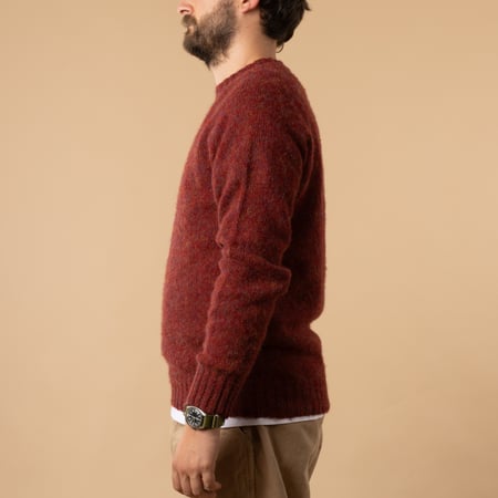 HARLEY OF SCOTLAND X FLÂNEURS / Shaggy Crew Neck Red Agate