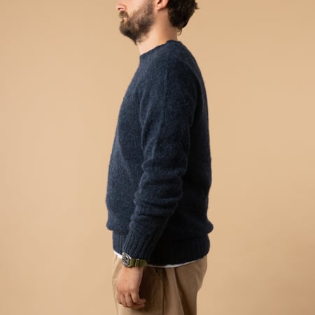 image HARLEY OF SCOTLAND X FLÂNEURS pull Shaggy Crew Neck Petrel de profil