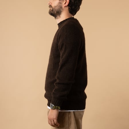 pull shetland Voe Harley of Scotland flâneurs couleur Black de côté