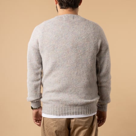 pull shaggy HARLEY OF SCOTLAND couleur gris ugie pearl de dos