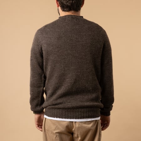 pull shetland Voe Harley of Scotland flâneurs couleur Grey de dos