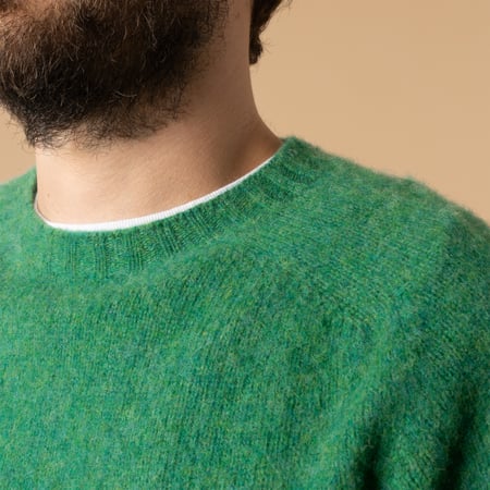 pull shaggy HARLEY OF SCOTLAND couleur vert pixie de près
