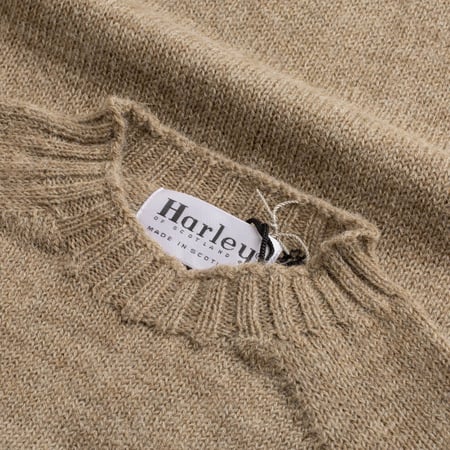 pull shetland voe HARLEY OF SCOTLAND couleur marron fawn détail