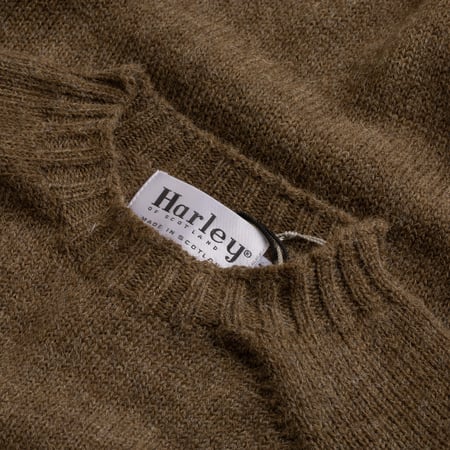 pull HARLEY OF SCOTLAND Voe True Shetland Crew Neck Moorit flaneurs-tag